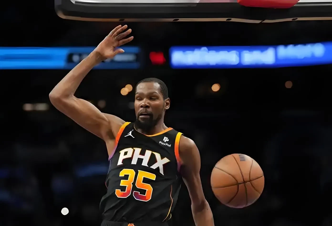 包含杜兰特迎来三赛季高光表现，雄鹿球迷沸腾！的词条